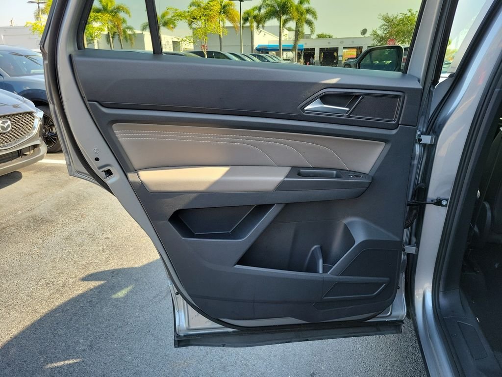 Certified Used 2023  Volkswagen 2.0T SE w/Technology image 8