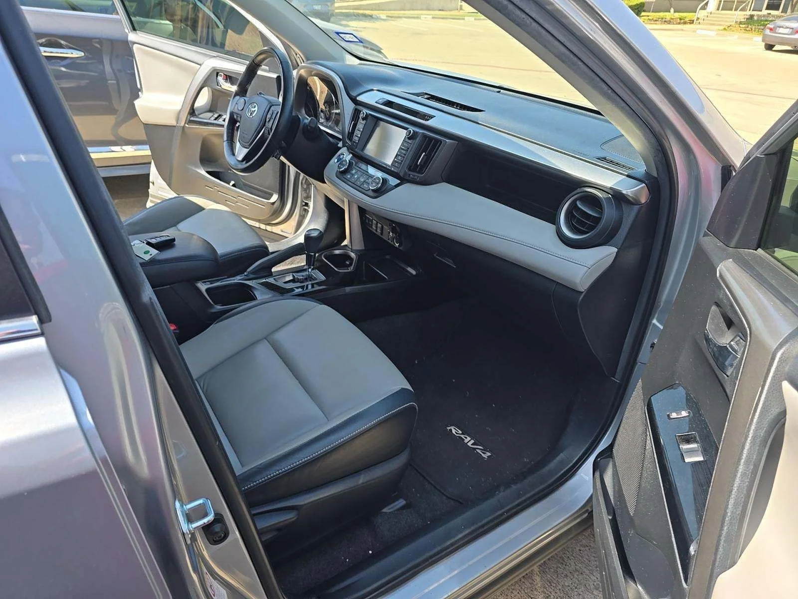 Used 2017 Silver Sky Metallic Toyota Limited image 12