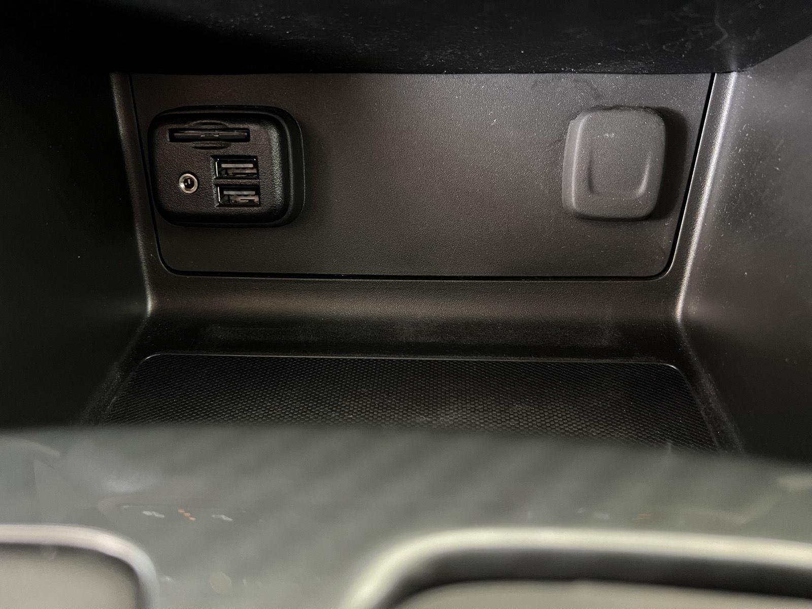 Used 2022 Onyx Black GMC 4WD AT4 w/Leather image 16
