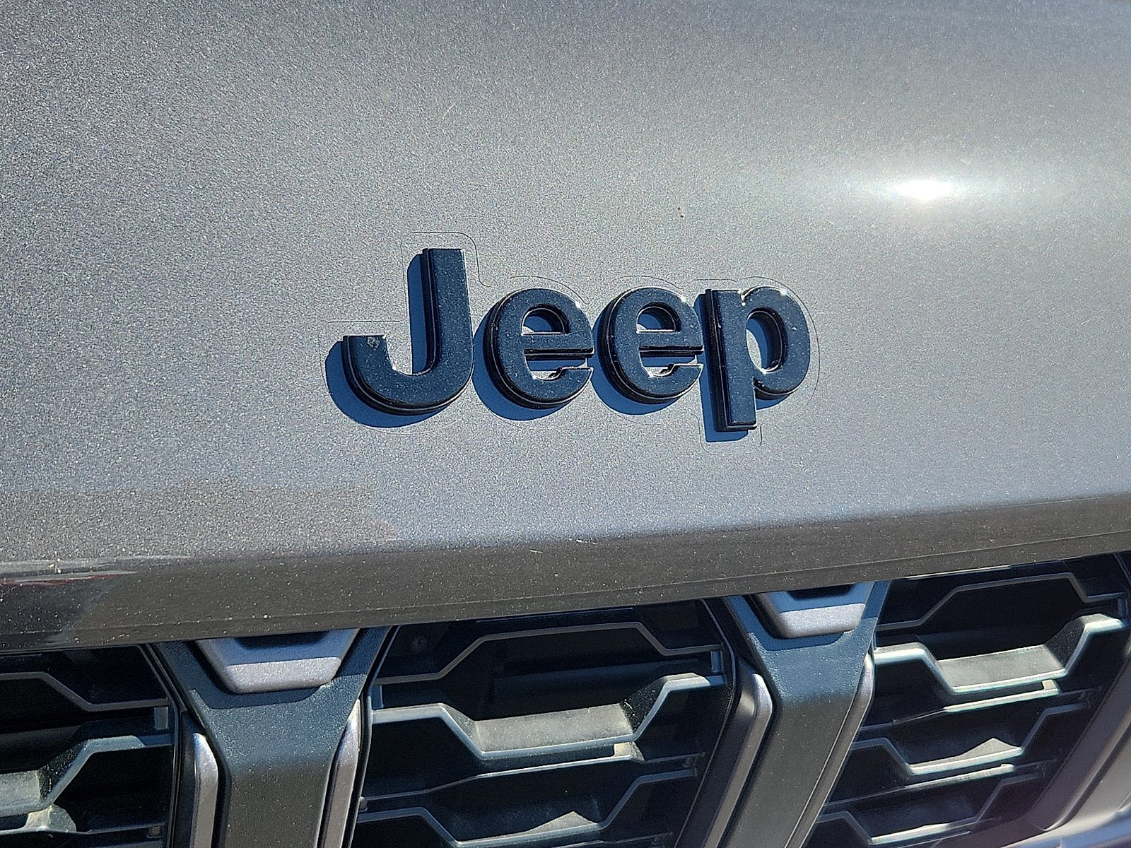 New 2026 Baltic Gray Metallic Clear-Coat Exterior Paint Jeep Altitude 4x4 image 15
