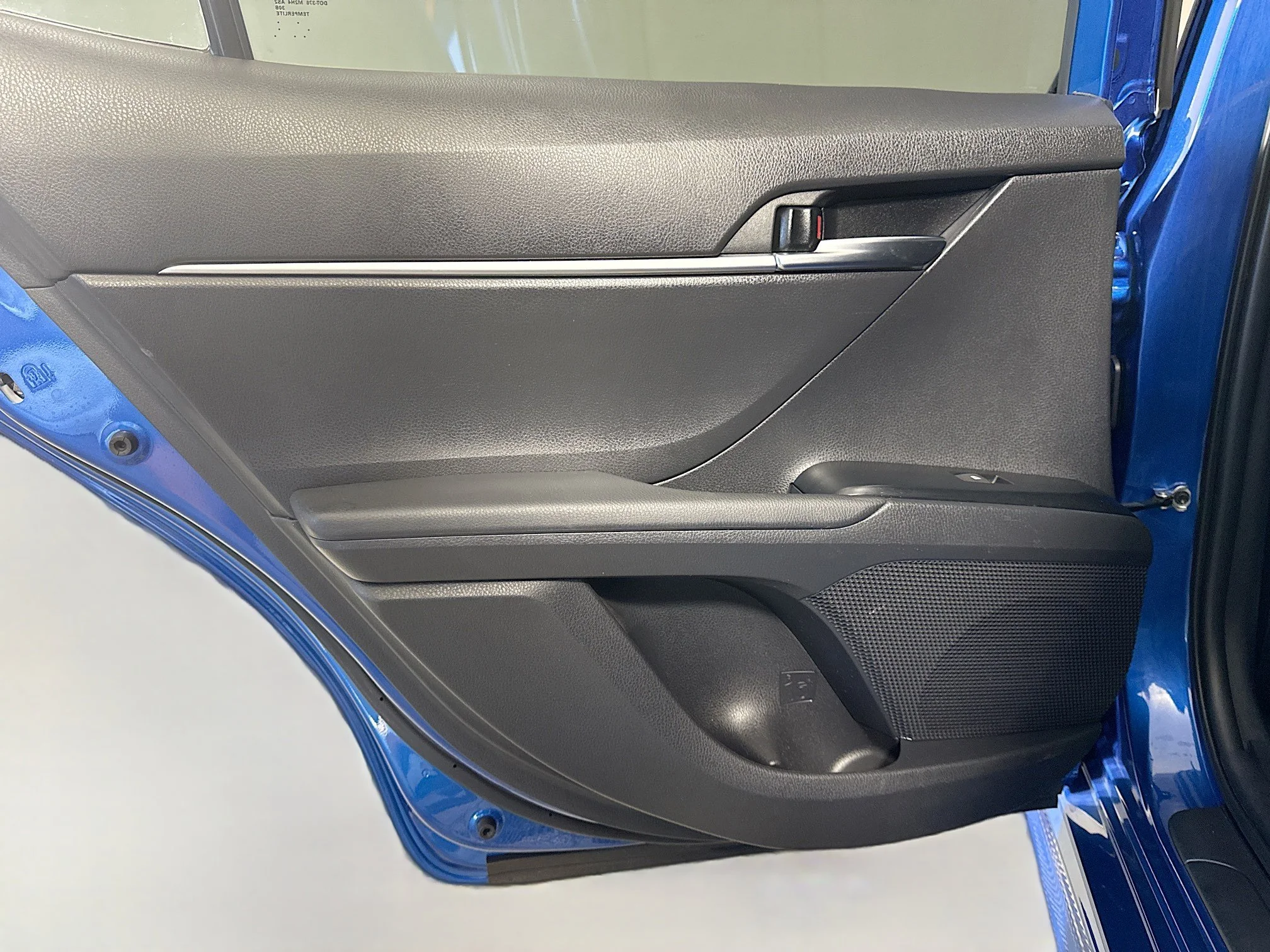 Used 2020 Blue Streak Metallic Toyota SE image 21