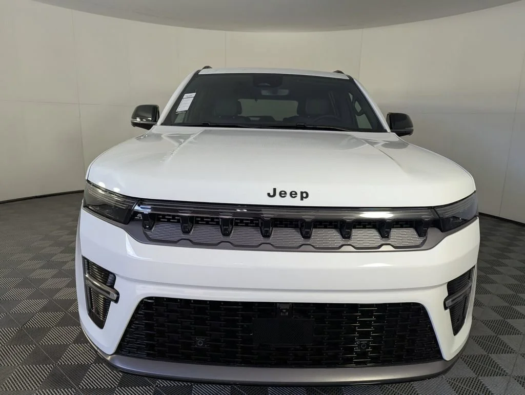 New 2026 Bright White Clear-Coat Exterior Paint Jeep Limited Altitude image 3