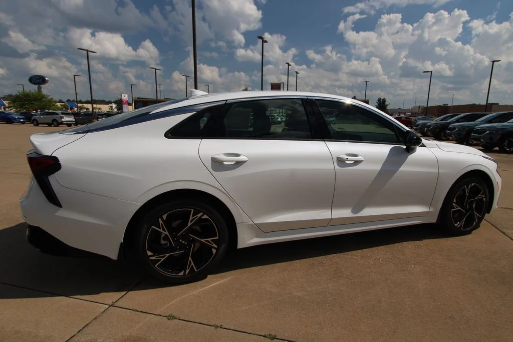 New 2026 White Kia GT-Line image 5