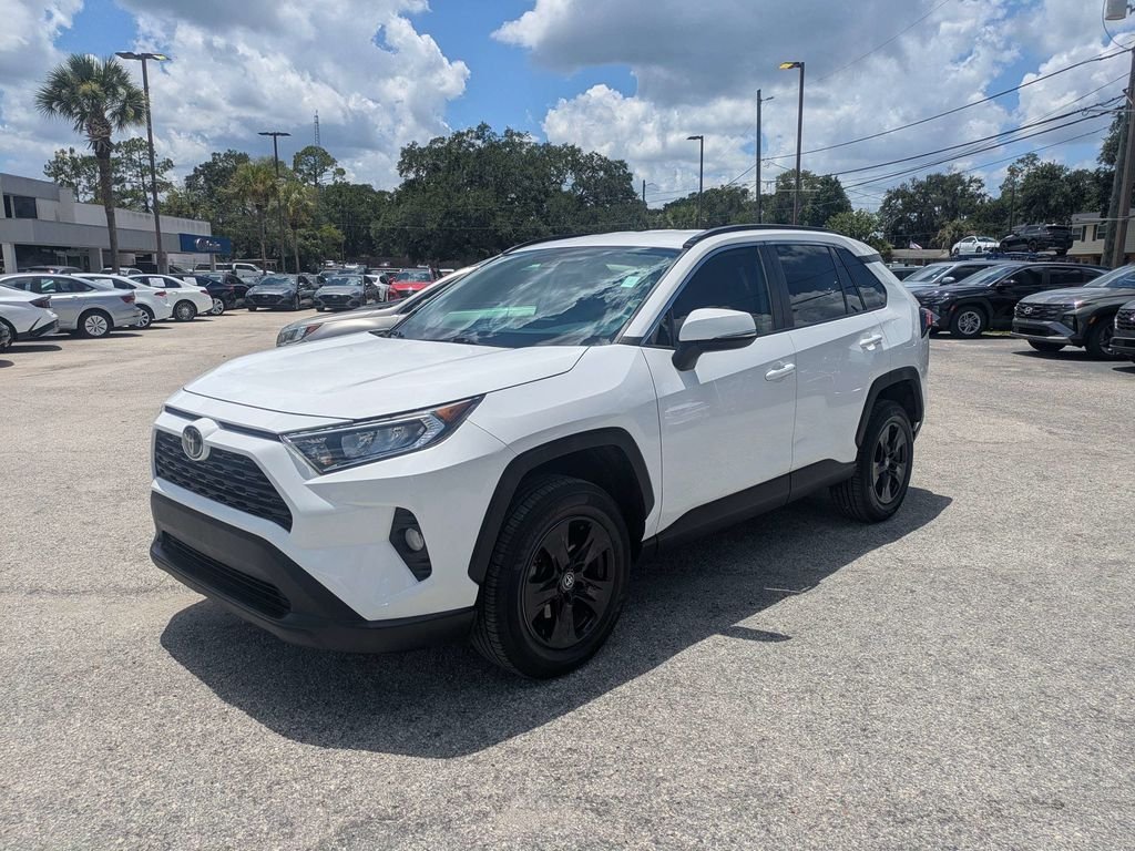 Used 2020 White Toyota XLE image 7