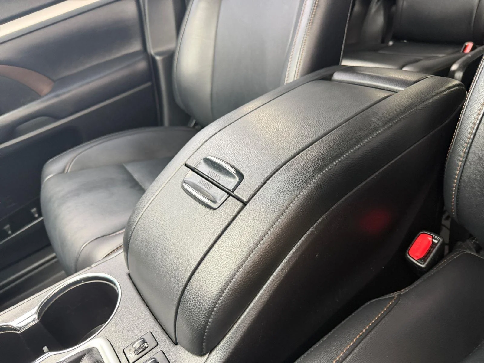 Used 2019 Celestial Silver Metallic Toyota XLE image 27