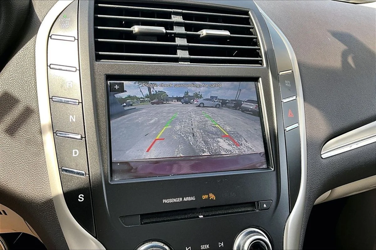 Used 2019 Red Lincoln Standard image 14