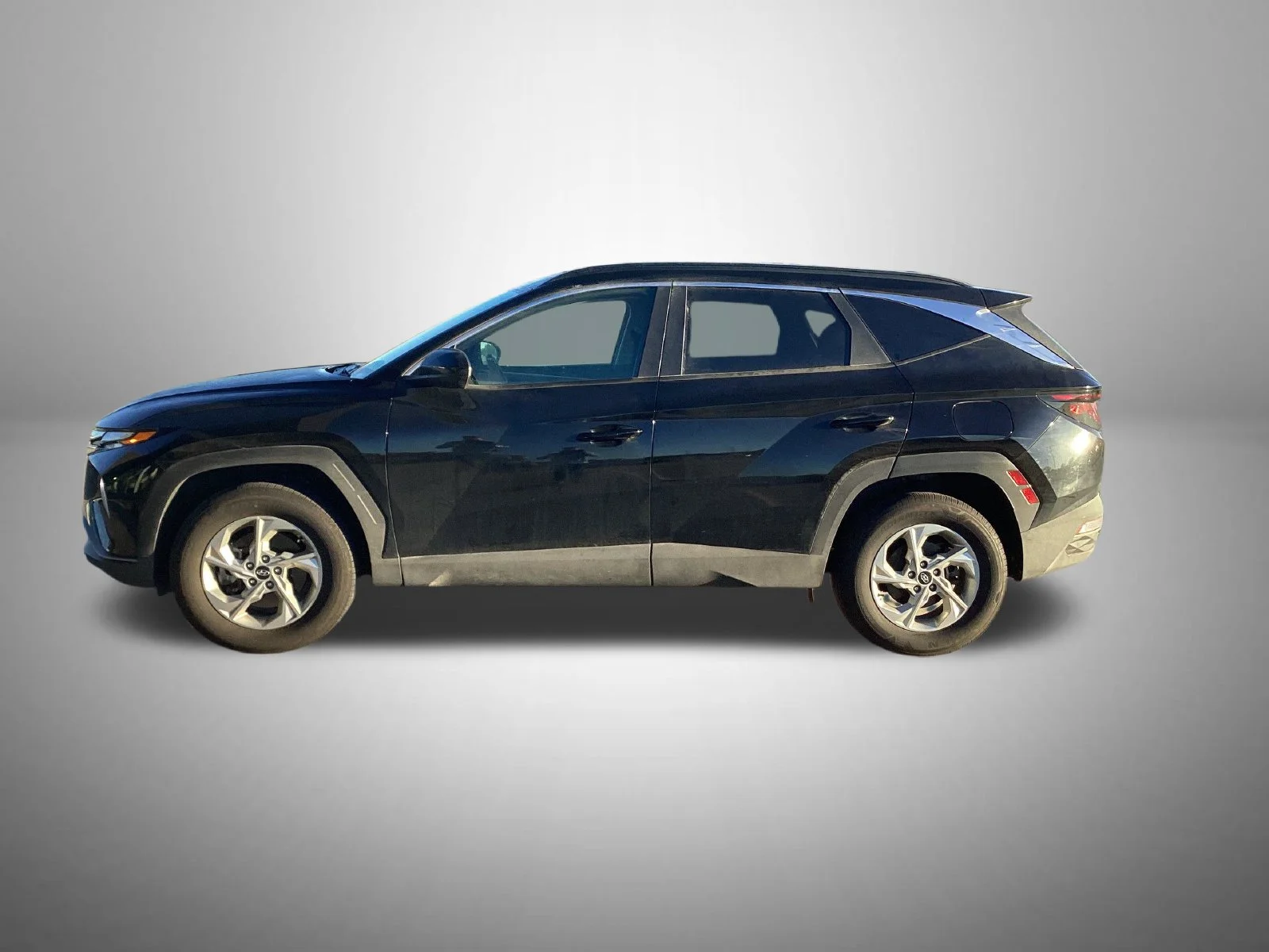 Certified Used 2024 Black Hyundai SEL image 2