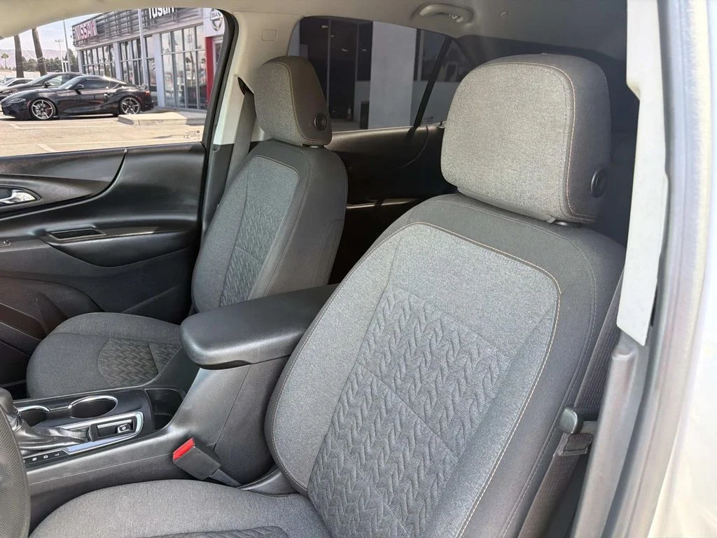 Used 2022 Silver Ice Metallic Chevrolet LT image 22