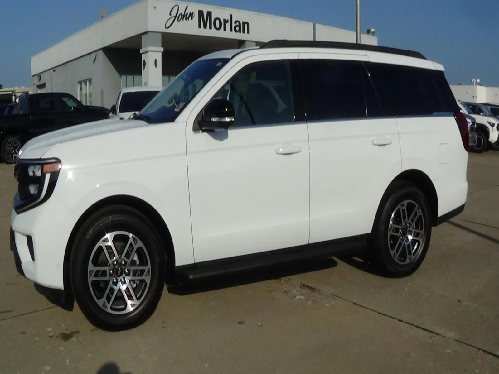 Used 2025 Oxford White (yz) Ford Active image 1
