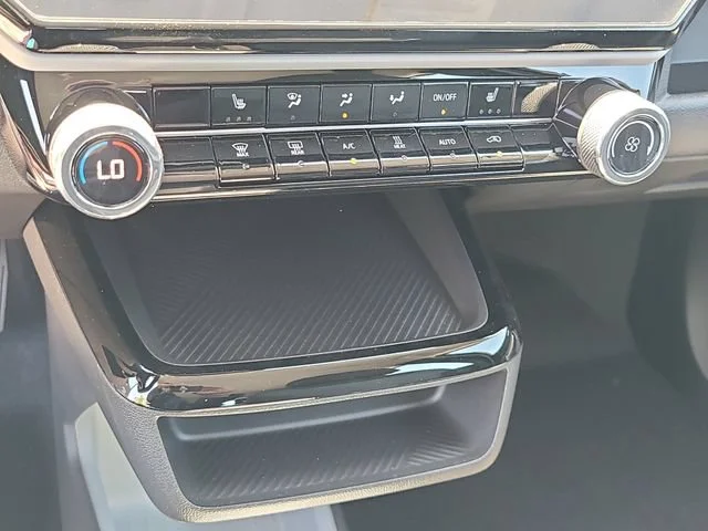 New 2027 Summit White Chevrolet LT image 28