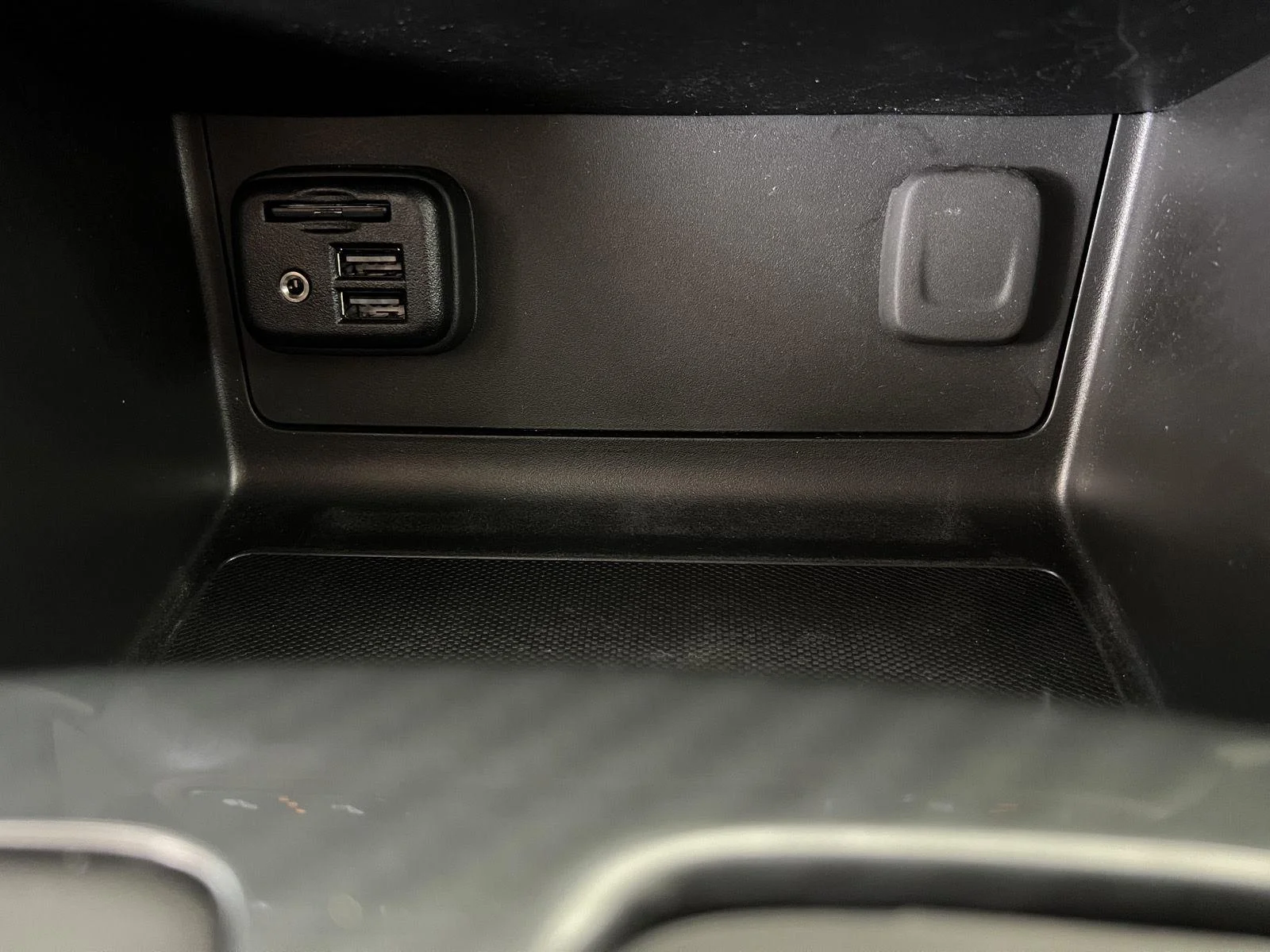Used 2022 Onyx Black GMC AT4 - Leather image 16