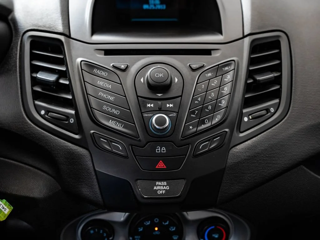 Used 2015 Race Red Ford SE image 32