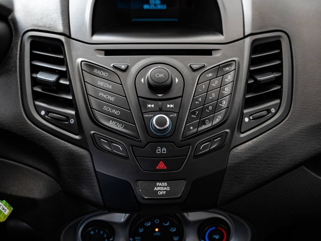 Used 2015 Race Red Ford SE image 32
