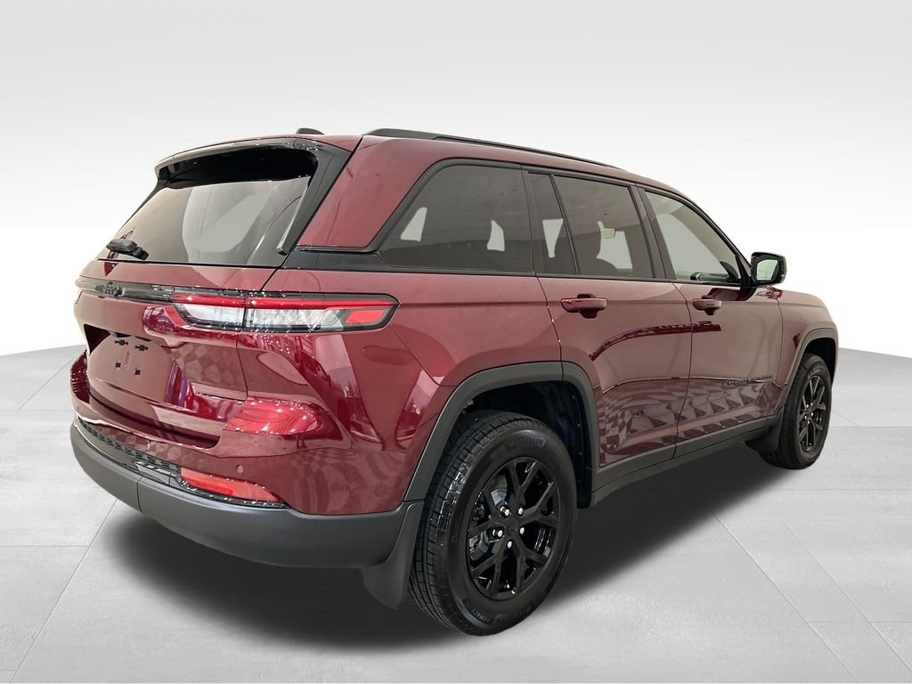 Used 2025 Red Jeep Altitude image 5
