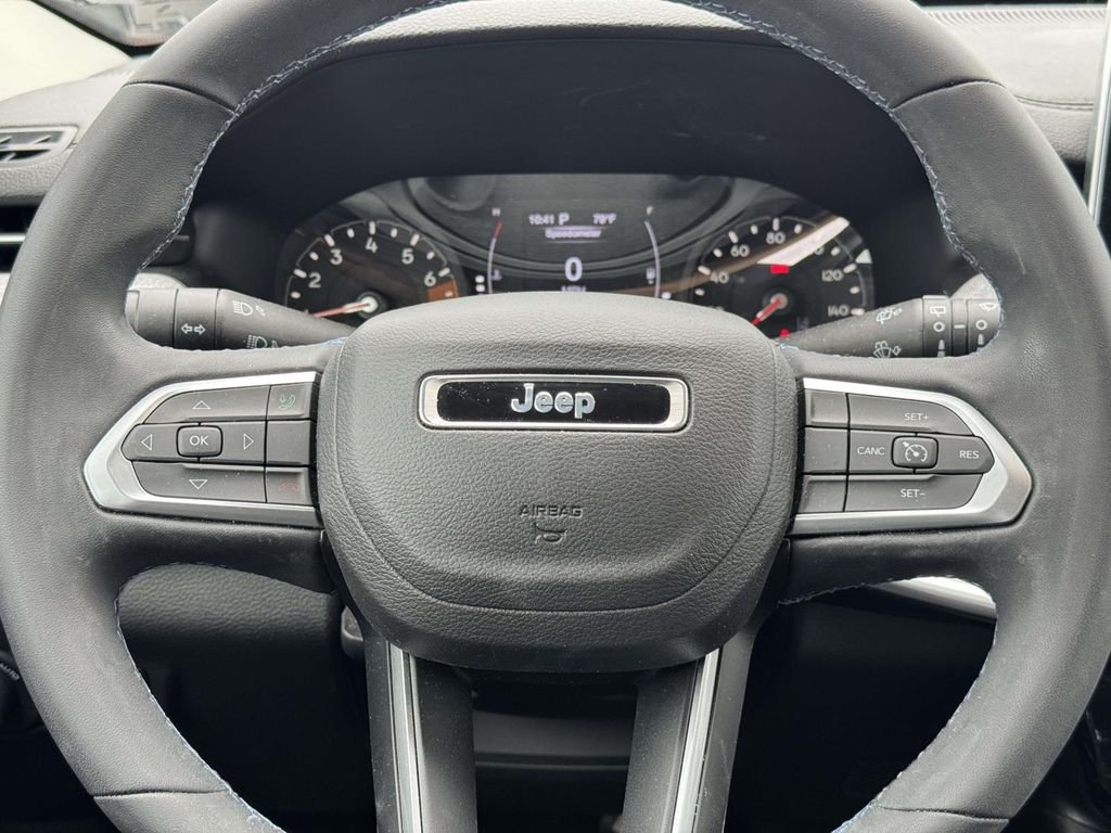Used 2022 Red Jeep Latitude image 16