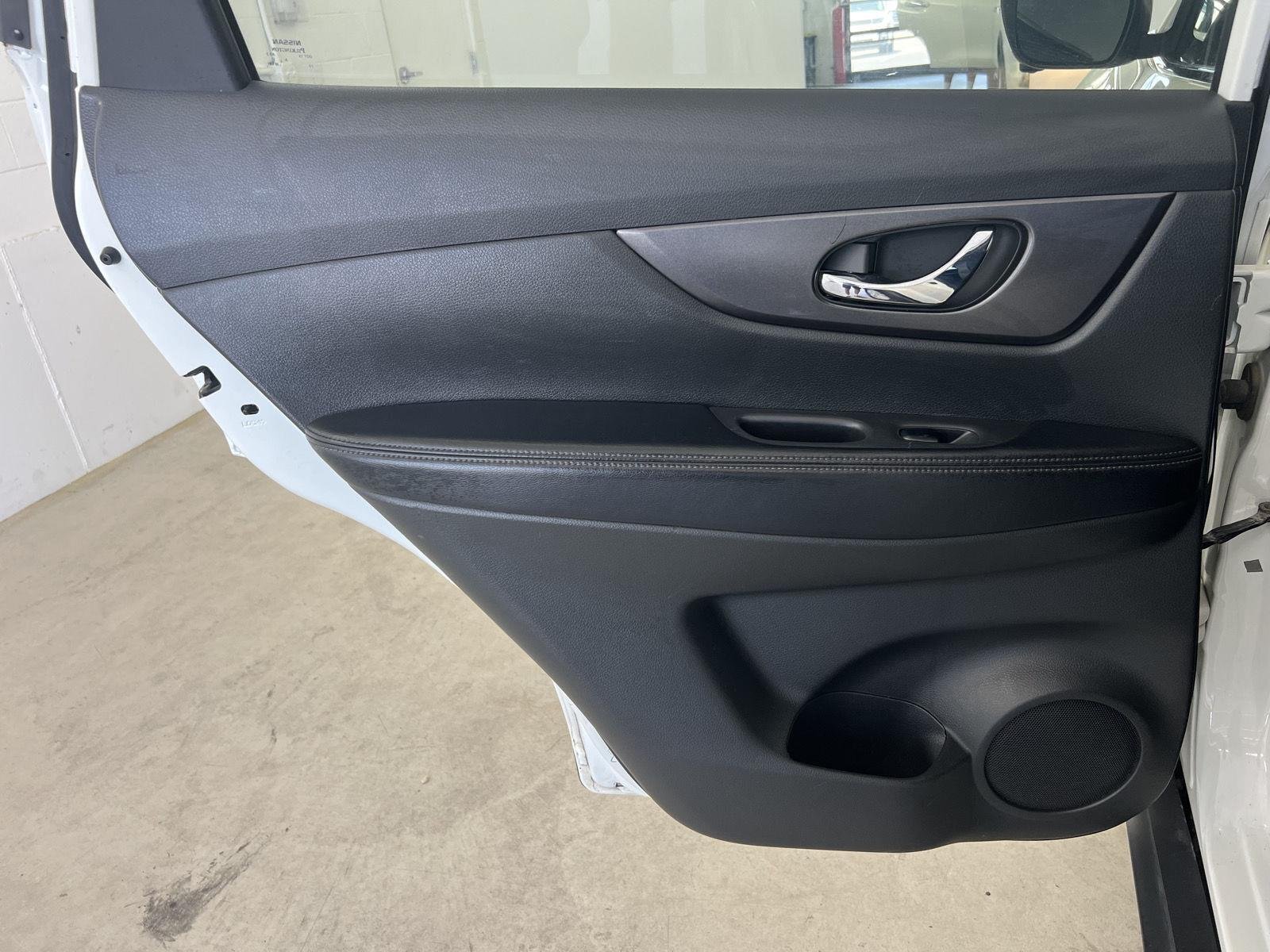 Used 2016 Pearl White Nissan SV image 22