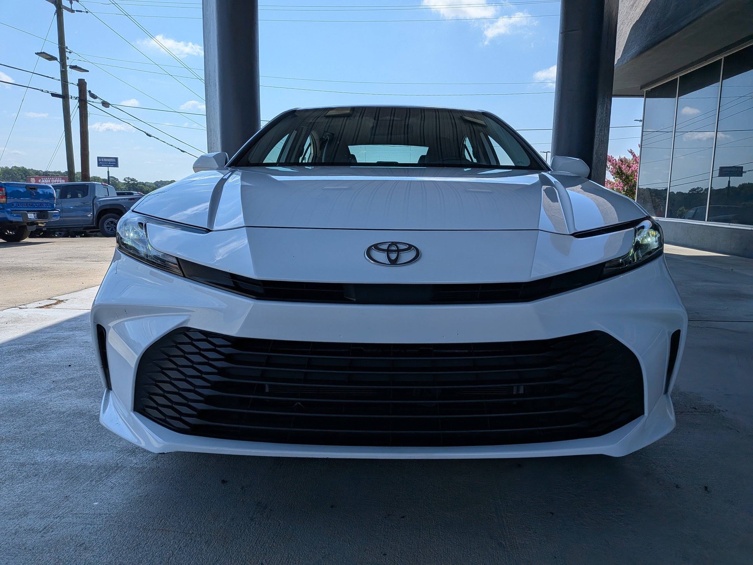 Used 2025 White Toyota LE image 7