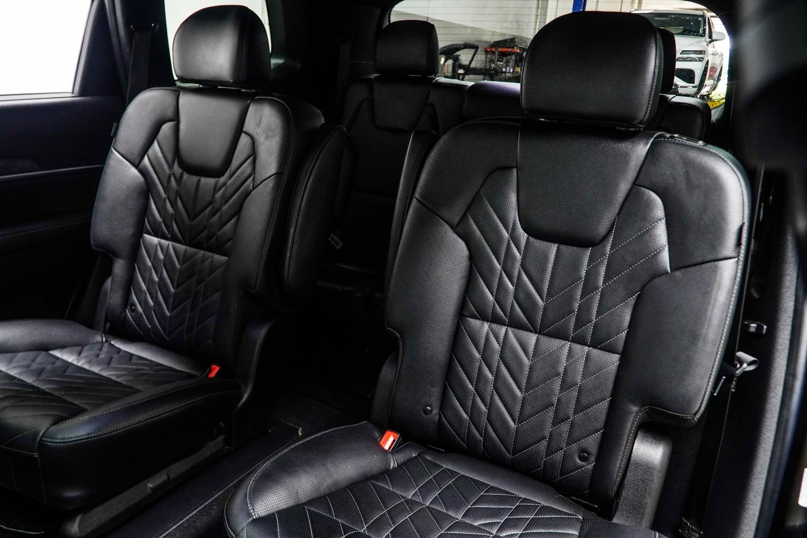 Used 2025 Black Kia EX X-Line image 41