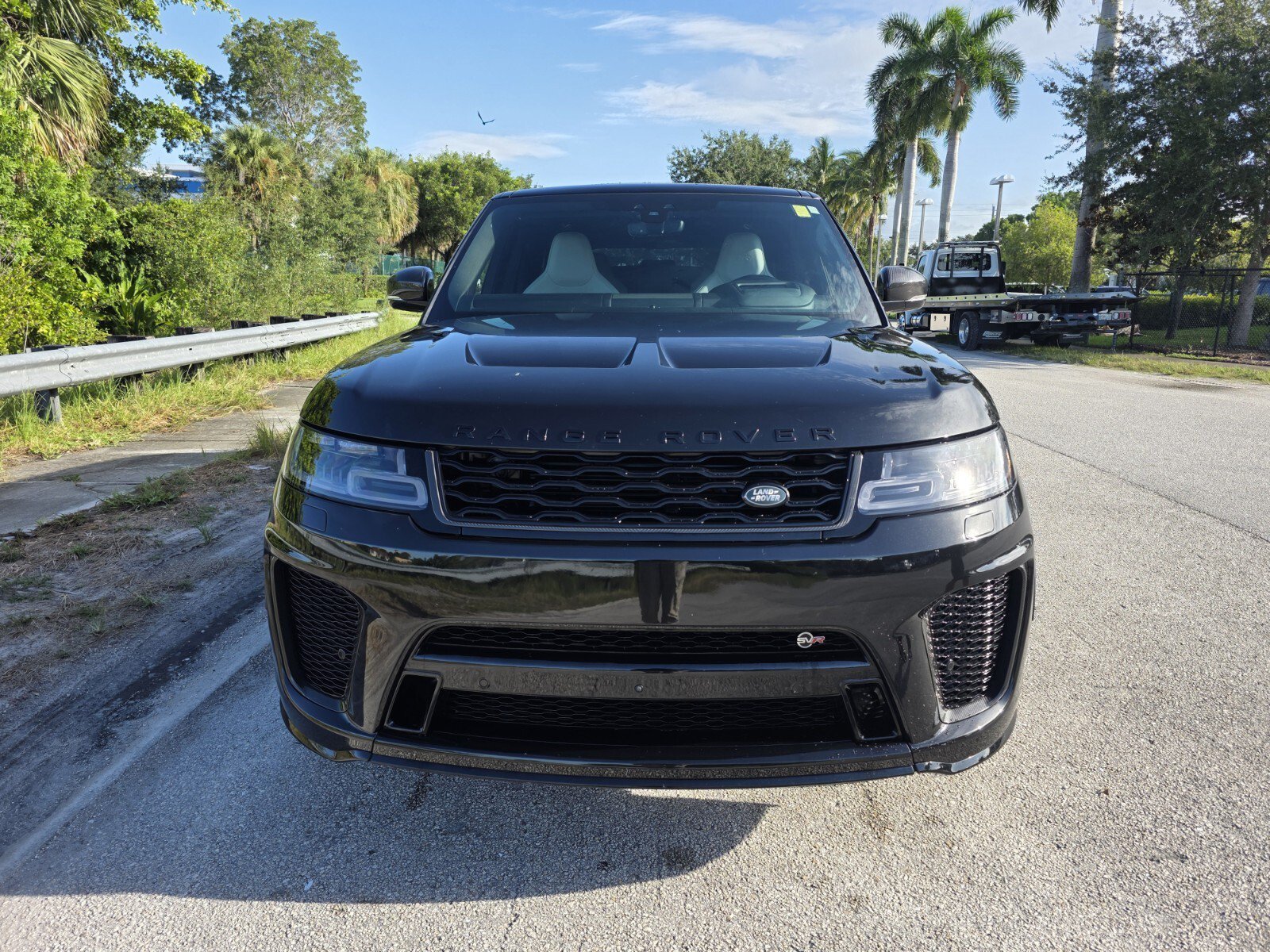Used 2021 Santorini Black Metallic Land Rover SVR image 8