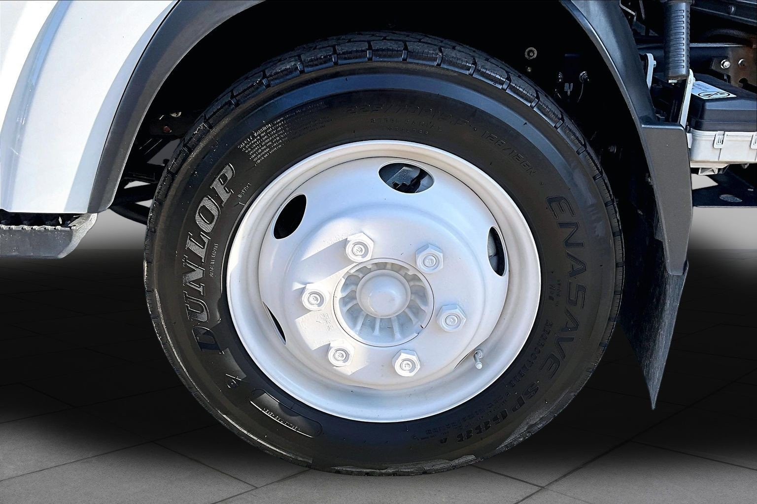 Used 2024  ISUZU  image 9