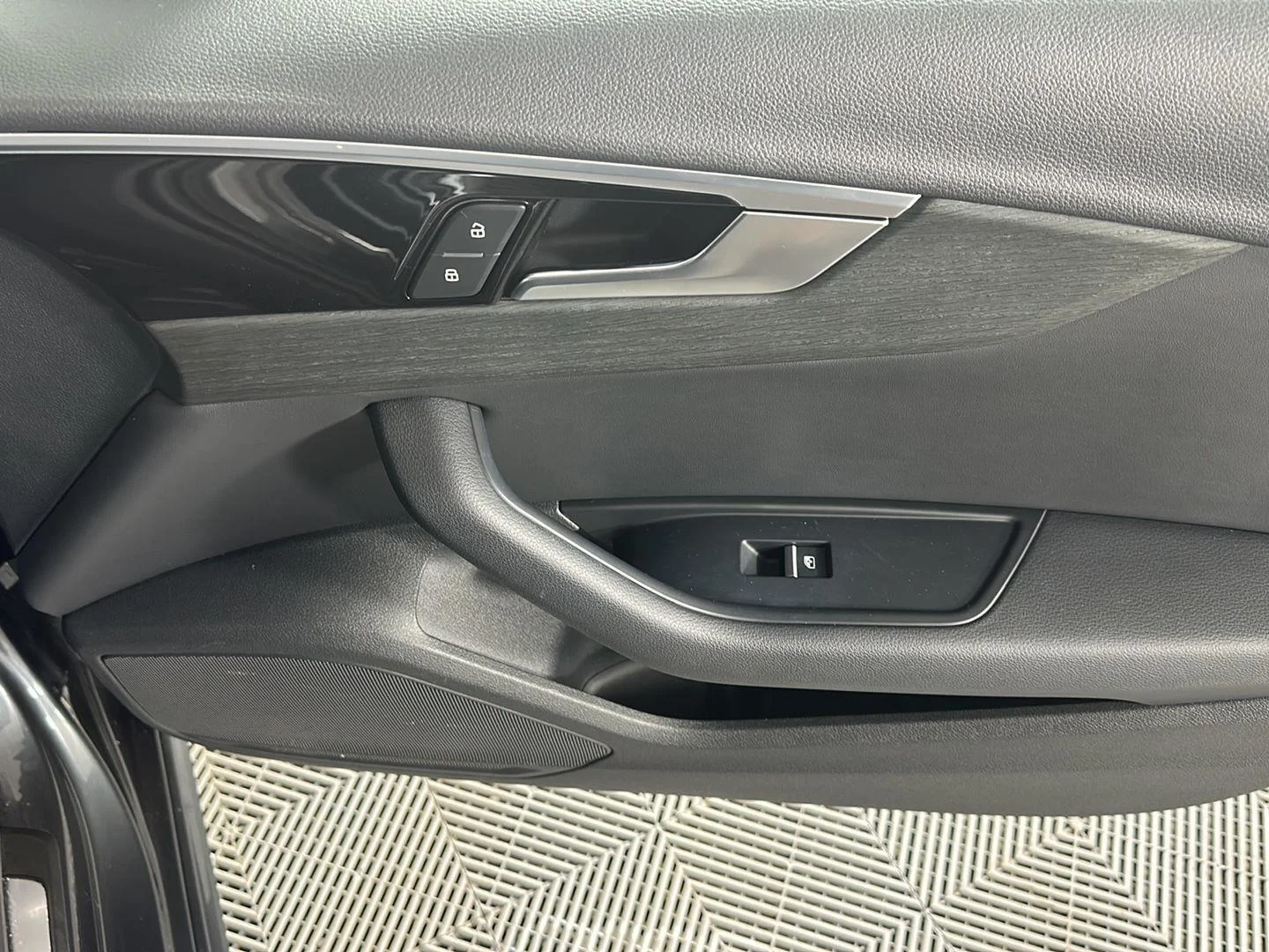 Used 2021 Manhattan Gray Metallic Audi Premium image 5