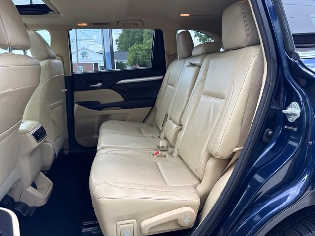 Used 2014 Blue Toyota XLE V6 image 11