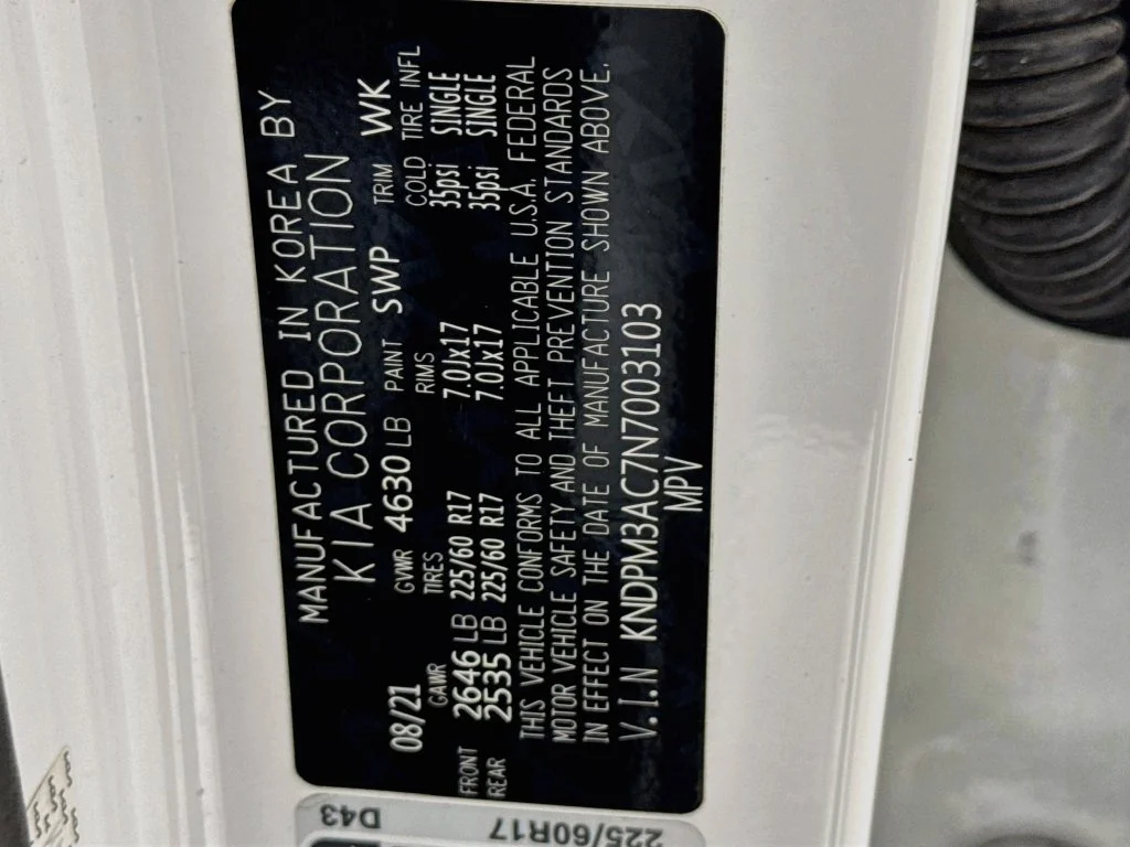 Used 2022 White Kia LX image 38