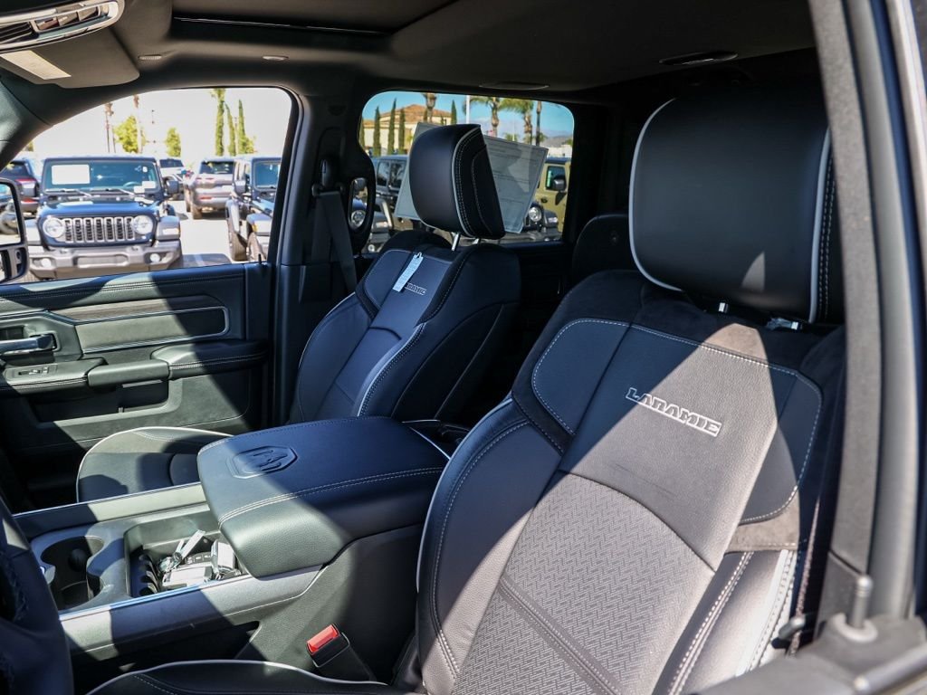 New 2026 Granite Crystal Metallic Clear-Coat Exterior Paint RAM Laramie image 14