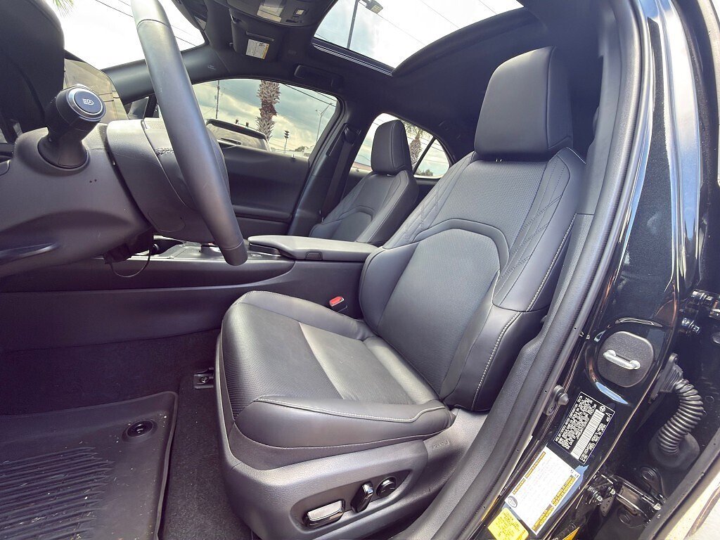 Certified Used 2026 GRAPHITE BLACK GF. Lexus Premium image 12