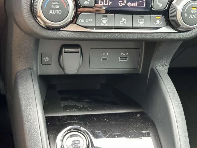 2025 Nissan Versa Sedan SR - Photo 22