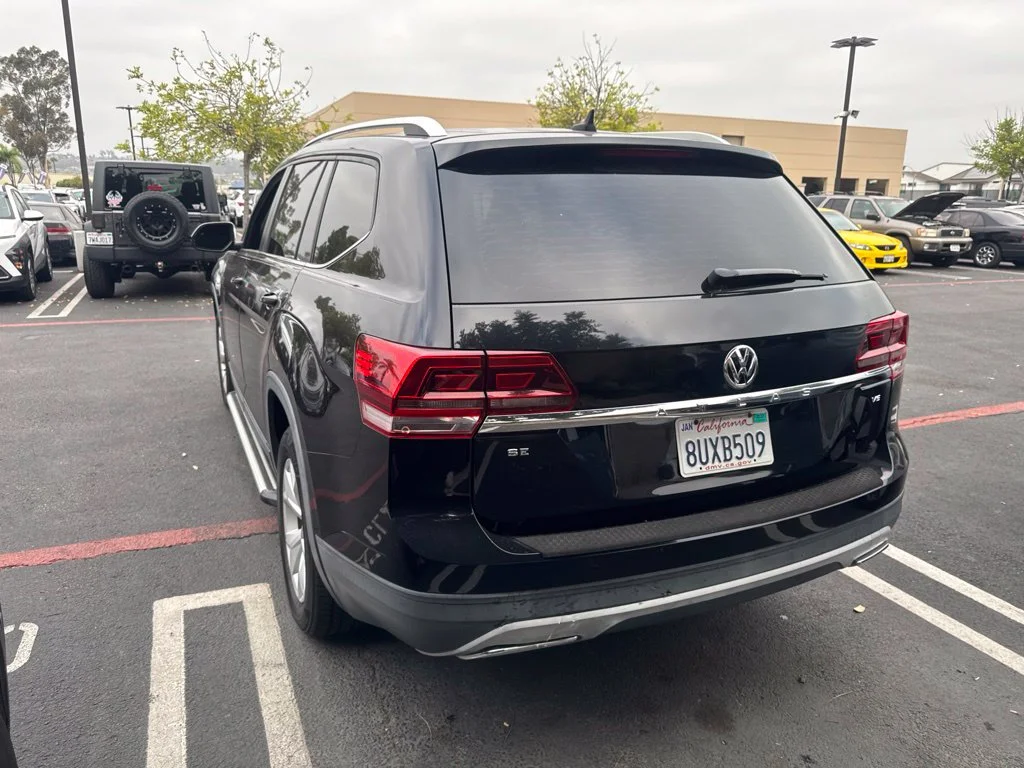 Used 2018 Black Volkswagen 3.6L V6 SE image 2