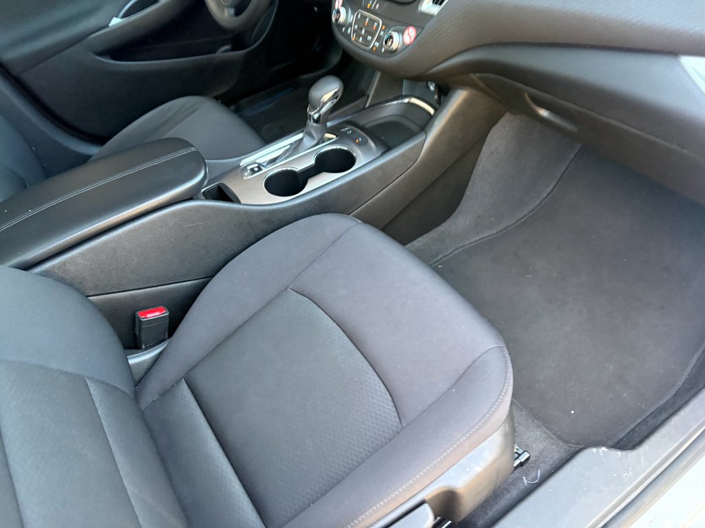 Used 2024 Summit White Chevrolet LT image 20