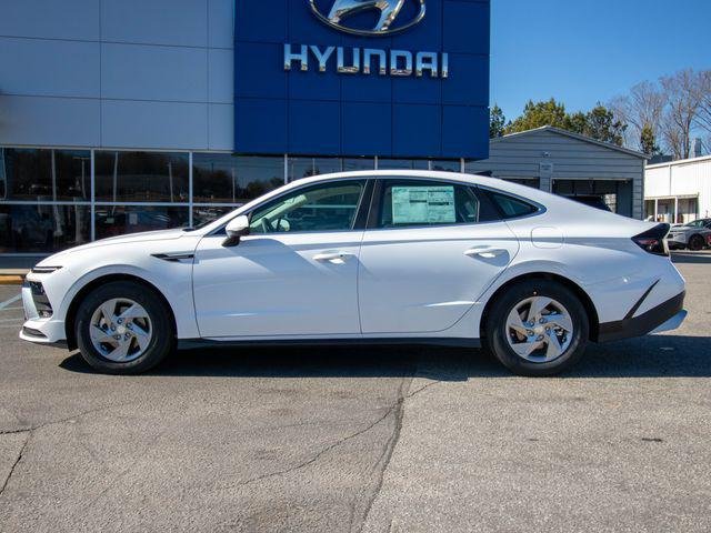 New 2026 White Hyundai SE image 2