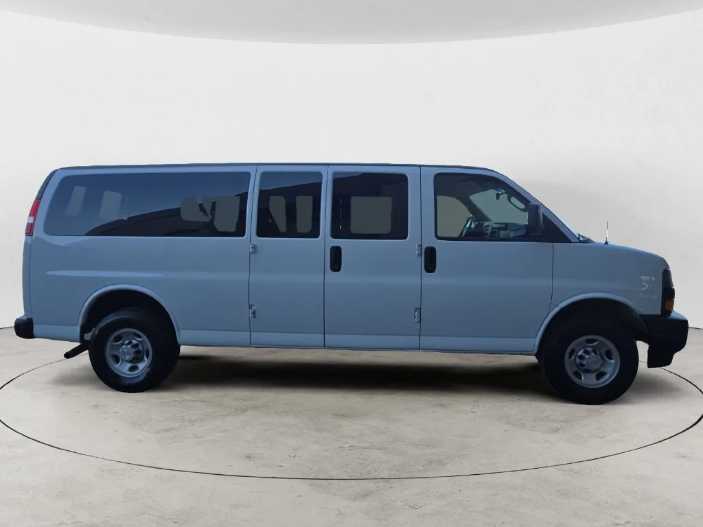2023 Chevrolet Express Passenger LS - Photo 7