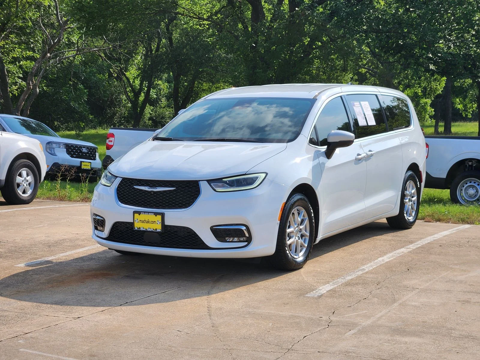 Used 2023 White Chrysler Touring L image 3