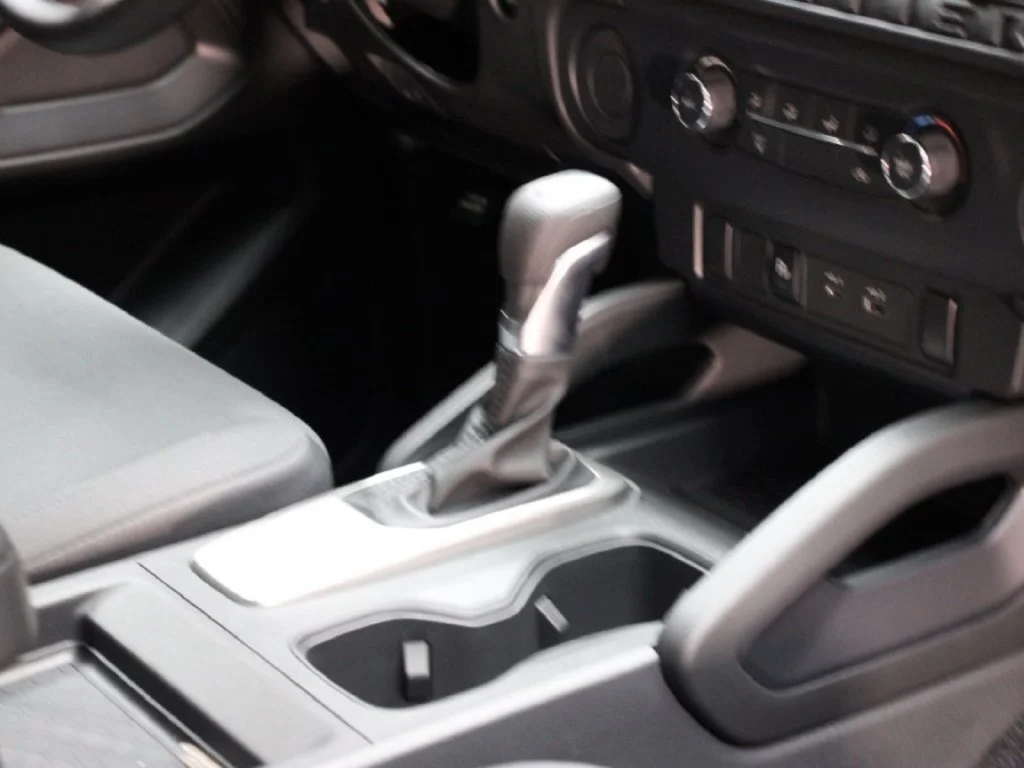 New 2027 Glacier White Nissan King Cab® S image 10
