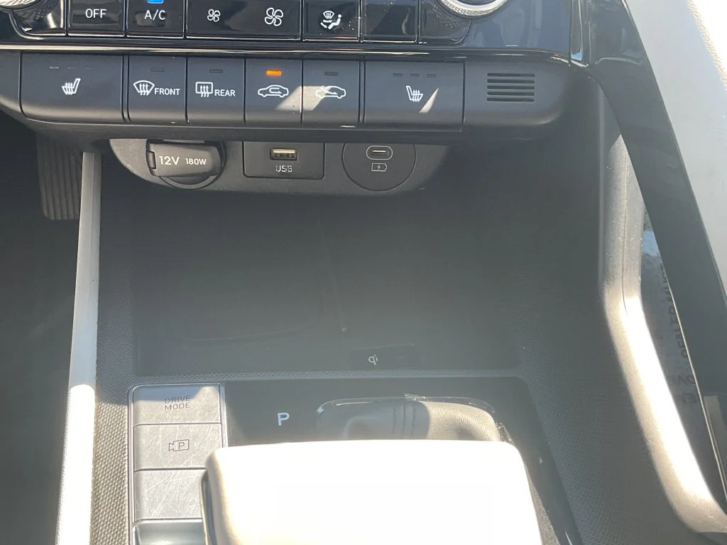 Used 2025 White Hyundai Limited image 30