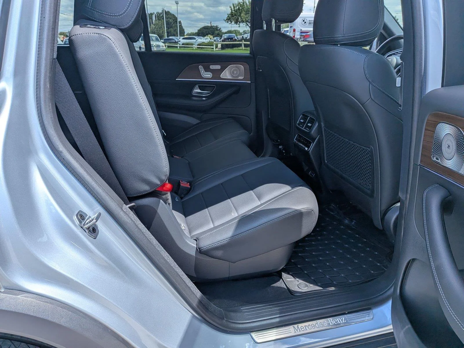 Used 2025 Cirrus Silver Metallic Mercedes-Benz GLS 450 image 35