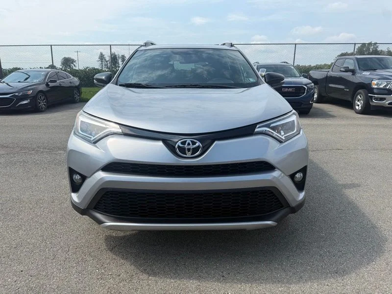 Used 2016 Silver Toyota SE image 14