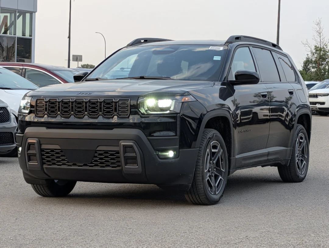 New 2026 Black Jeep Laredo - - 4x4 - 1.6L Turbo Hybrid - Uconnect 5 w/ 12.3 Screen & More! image 4