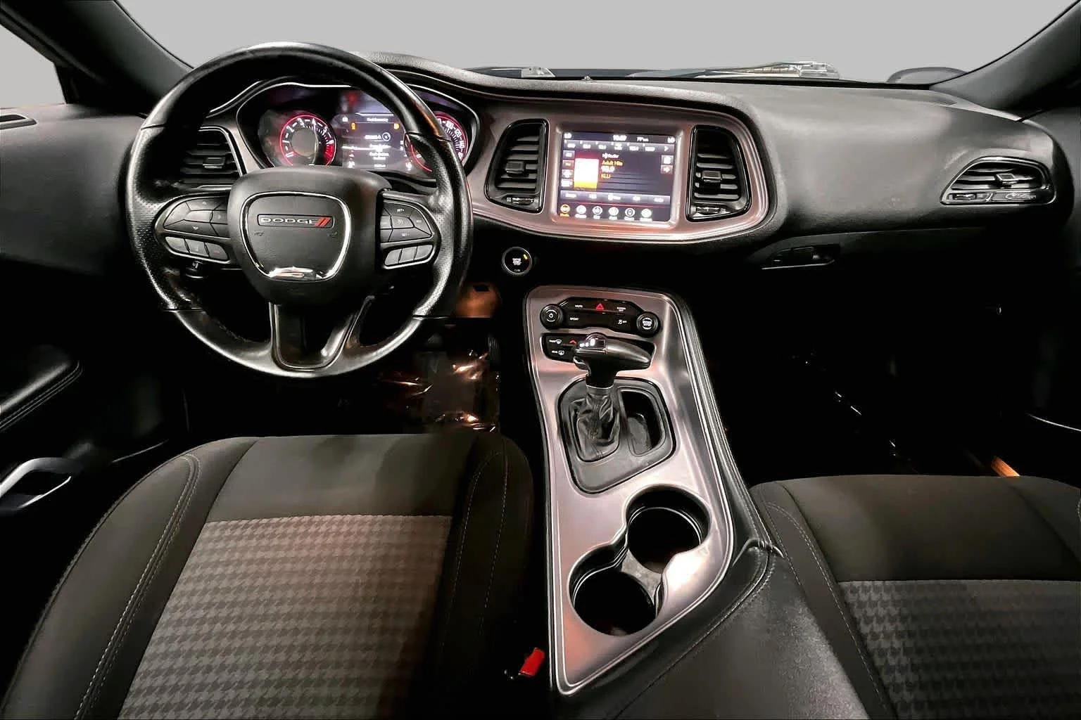 Used 2023 Granite Pearlcoat Dodge SXT image 13