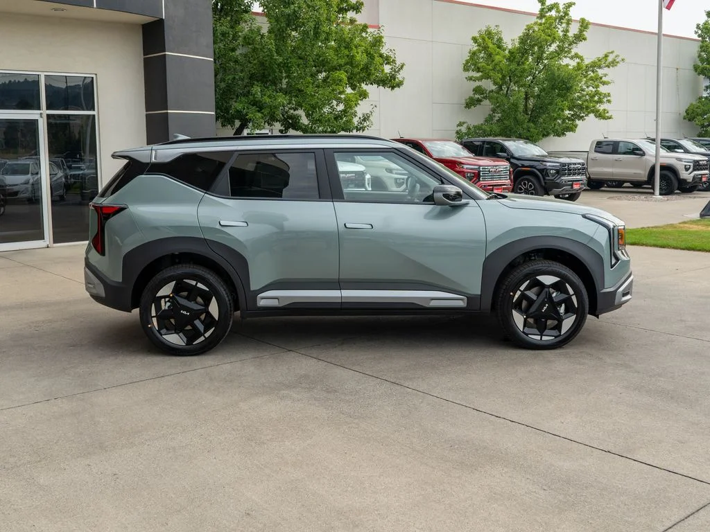 New 2027 Iceberg Green Kia EX image 8