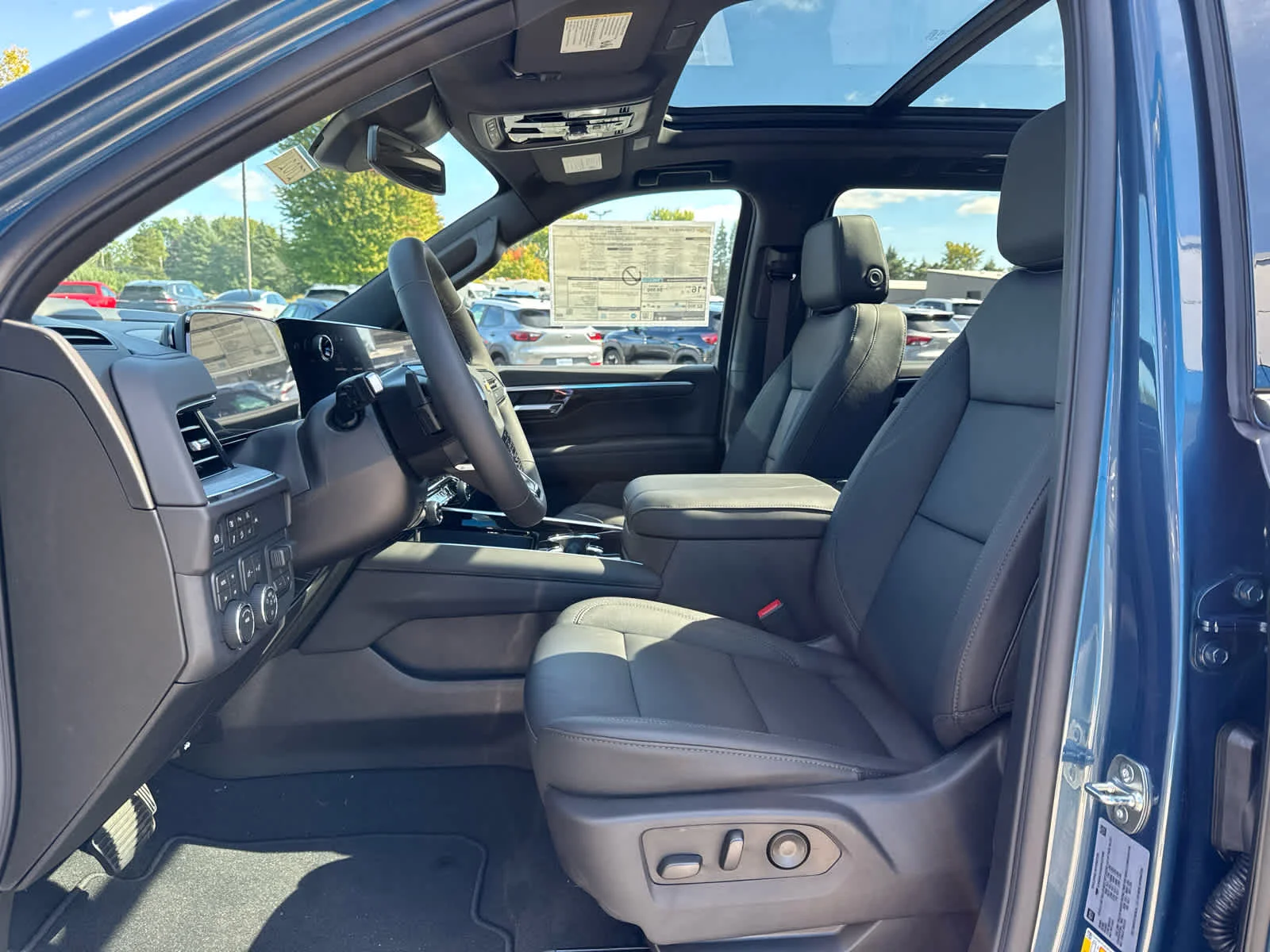 2027 Chevrolet Suburban LT - Photo 22