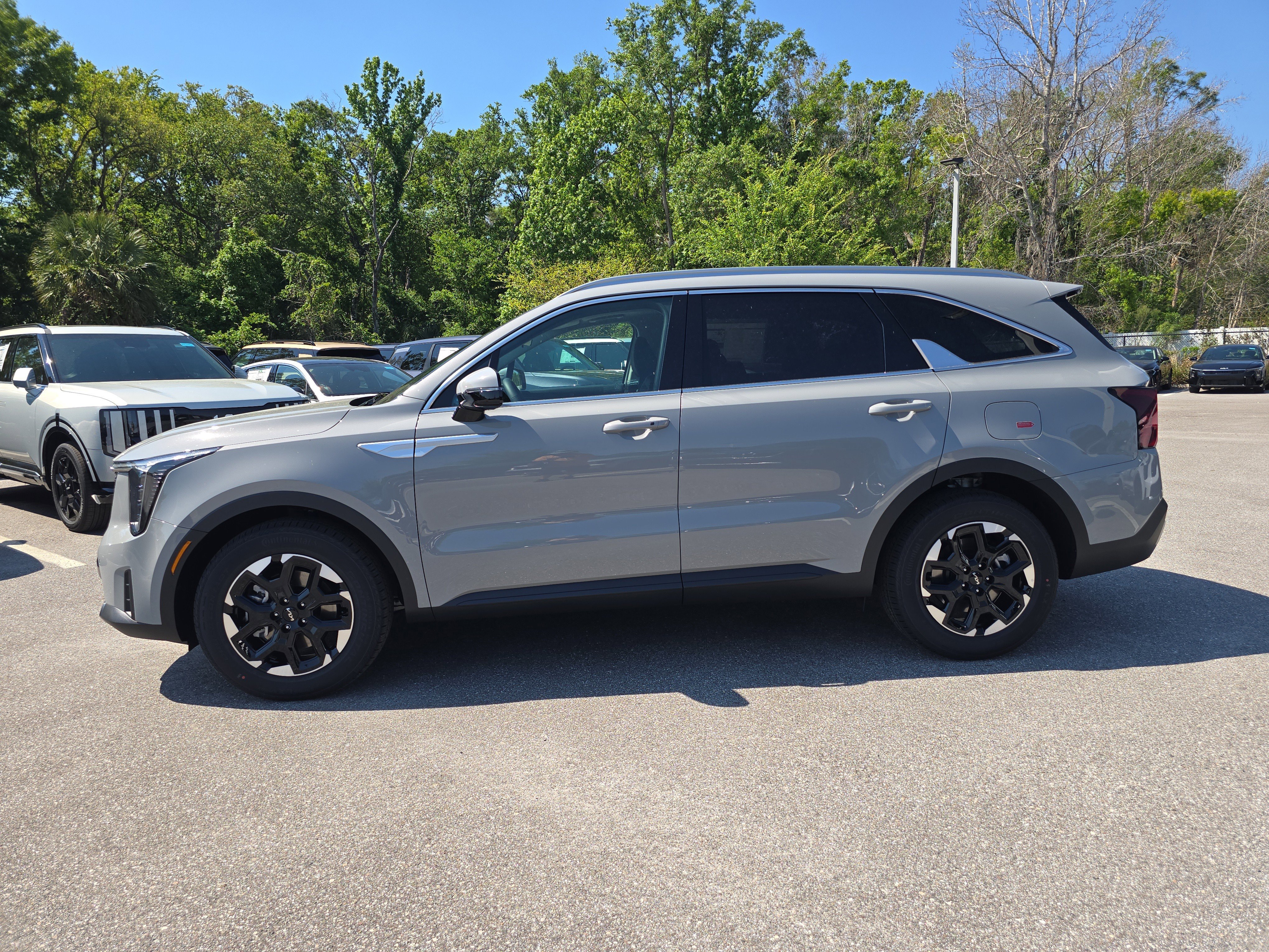 New 2026 Wolf Gray Kia S image 5
