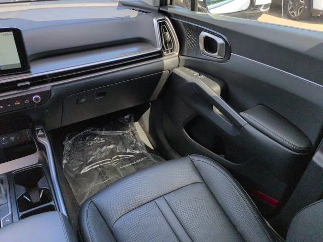 New 2025 Glacial White Pearl Kia S image 17