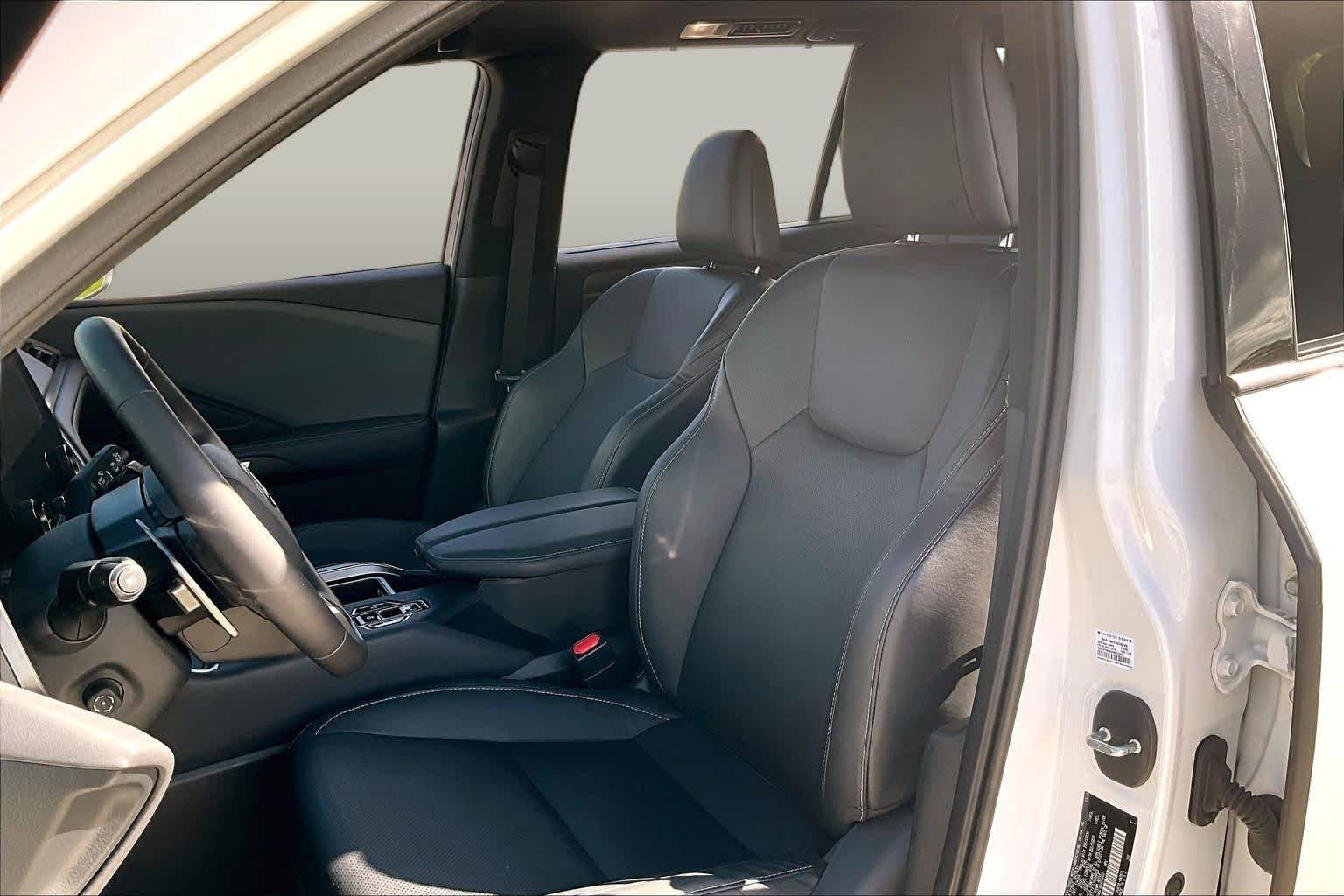 Used 2024 Wind Chill Pearl Lexus  image 7