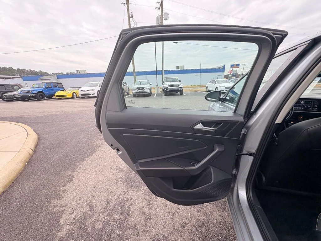 2024 Volkswagen Jetta SE - Photo 31
