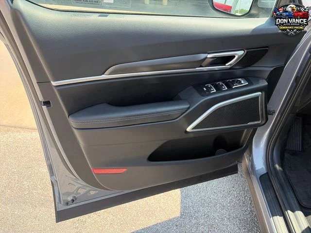 Used 2025 Silver Kia S image 10