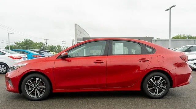 Used 2024 Currant Red Kia LXS image 9