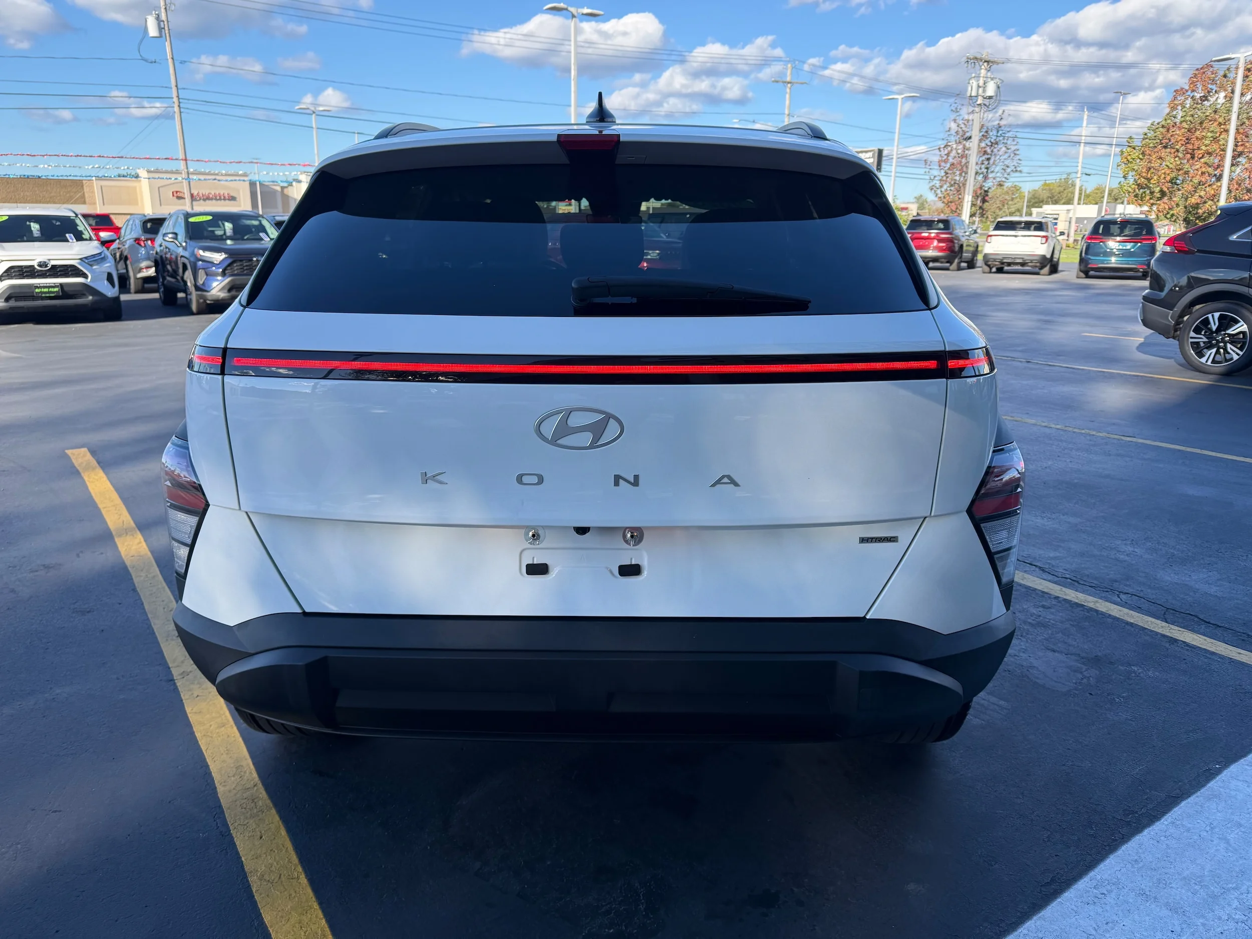 Used 2025 Atlas White Hyundai SEL image 5